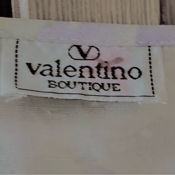 Valentino Boutique pastel flowers short sleeve silk top. Size 8 - Picture 4 of 7
